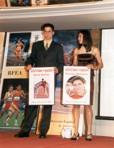 Distinguido como mejor júnior español en 2000, con Concha Montaner, en la Gala de la Federación Española de Atletismo